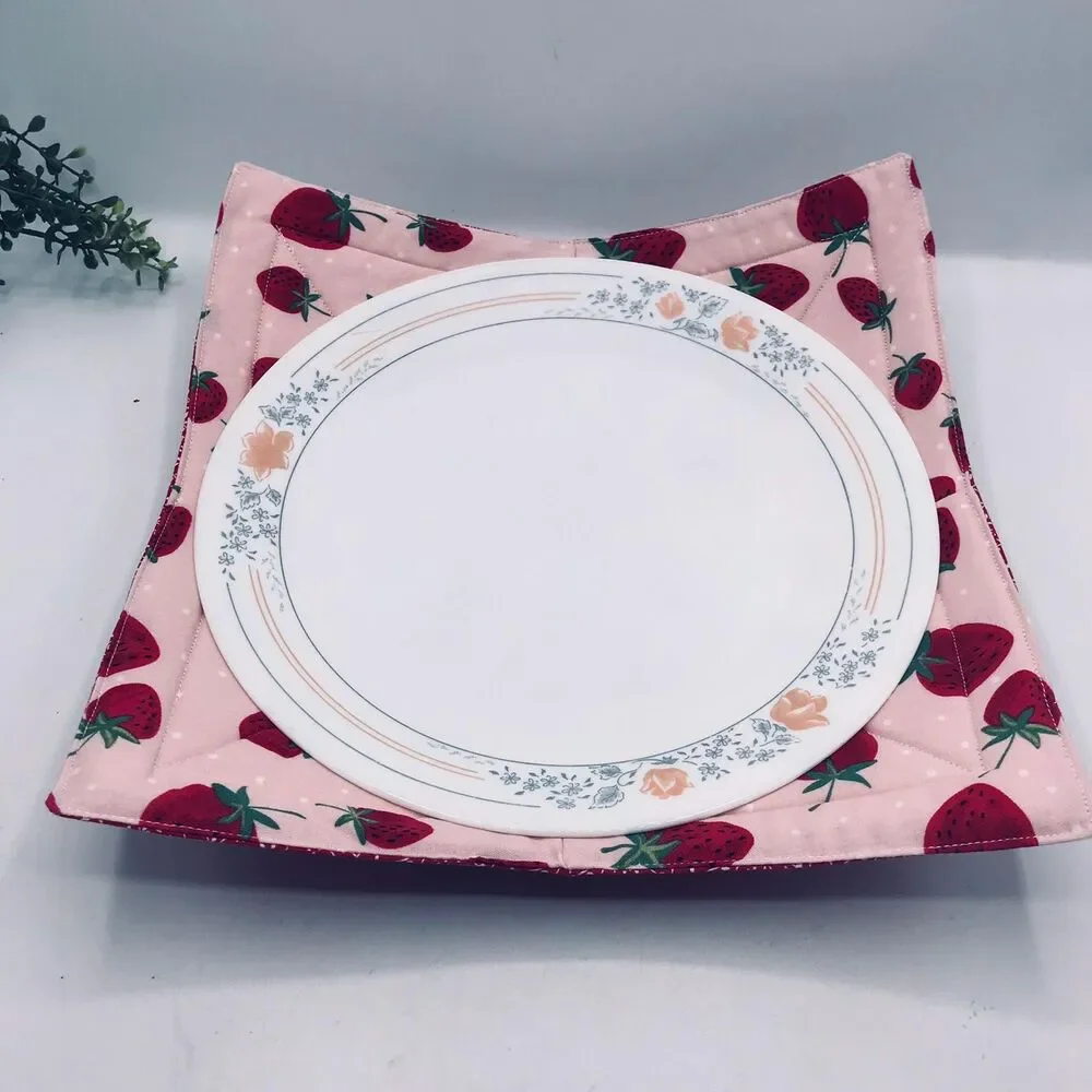 Microwave Dinner Plate Cozy: Reversible, Strawberries Pink Red Cottage Garden